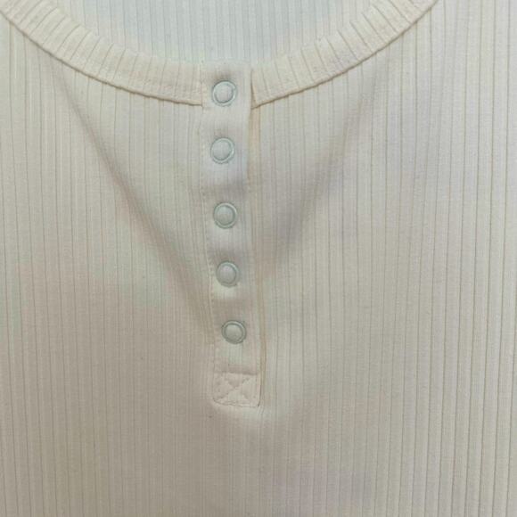 2X terra& Sky white ribbed long sleeve top. polyester/rayon/spandex blend. - Picture 4 of 4